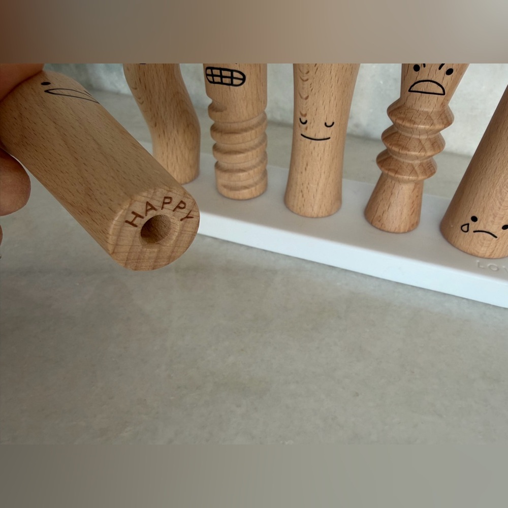 Lovevery | Wooden Emotion Peg Dolls & Emotion Match Mirror & Card Set - Picture 4 of 7